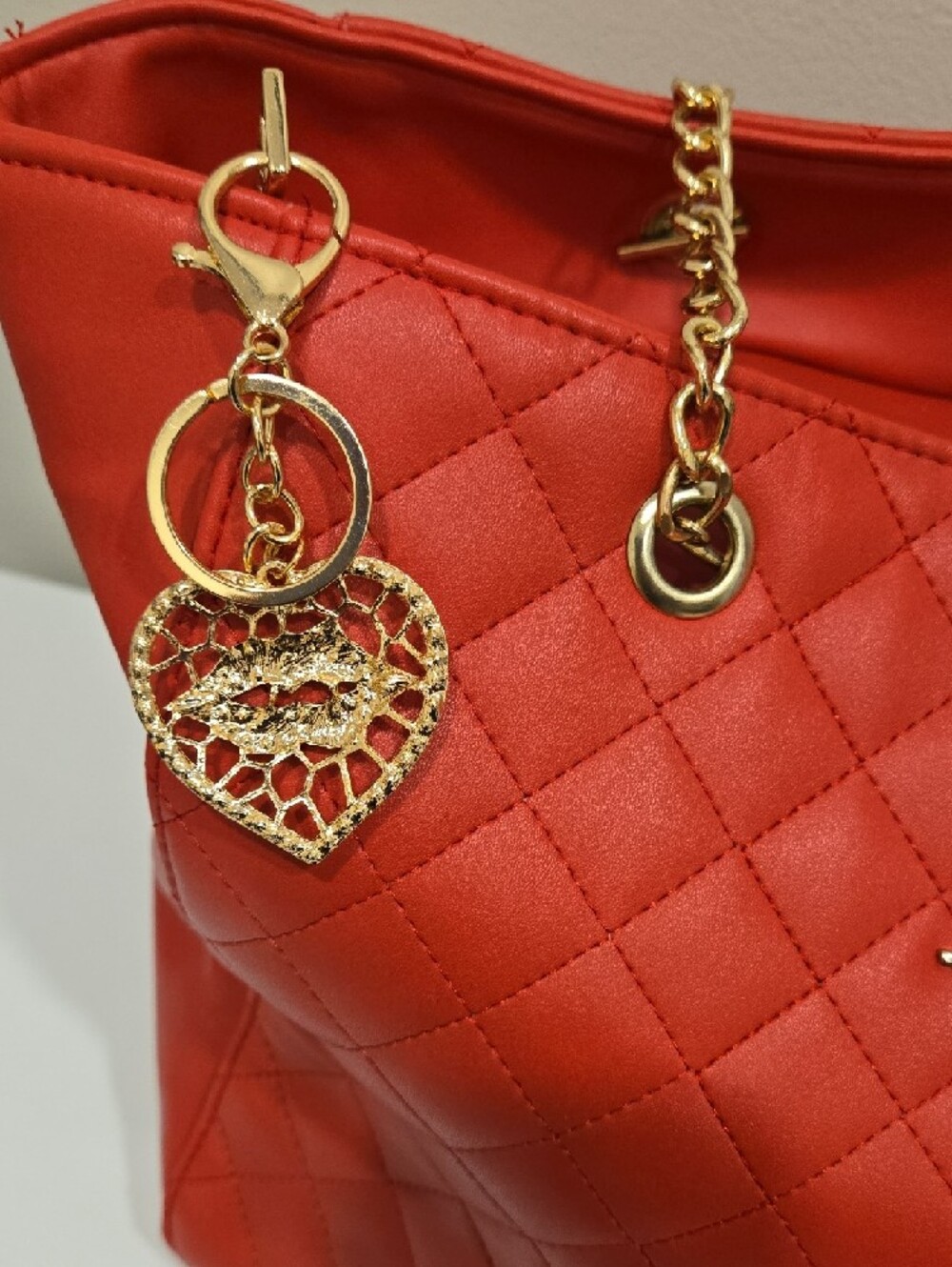 Badgley Miscka Red Quilted Tote Bag with Gold Chain Handles And Heart Key Chain - Picture 4 of 16